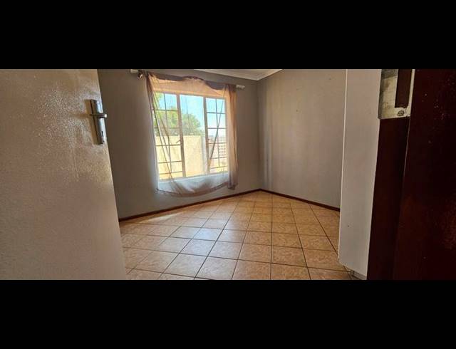 2 BEDROOM PROPERTY TO RENT IN LOTUS GARDENS